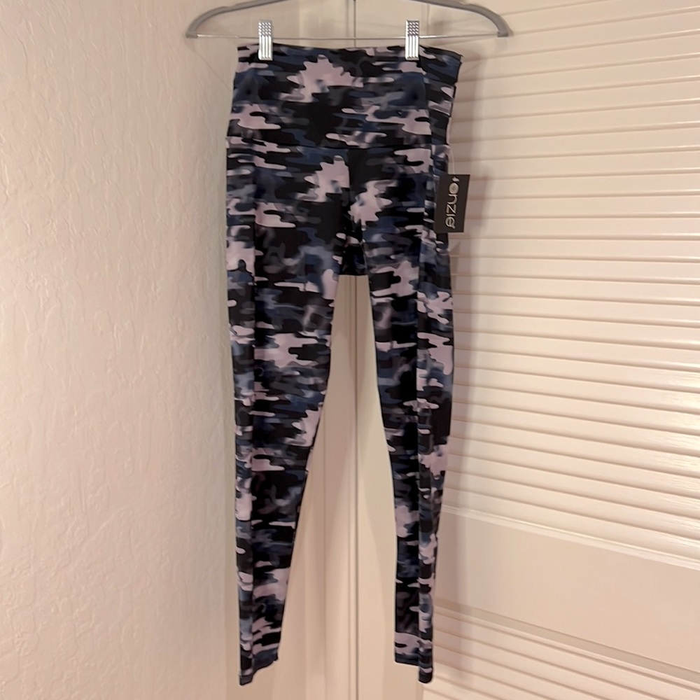 NWT! Onzie High Rise Basic Midi Legging Blue Black Lavender Camo Size Small